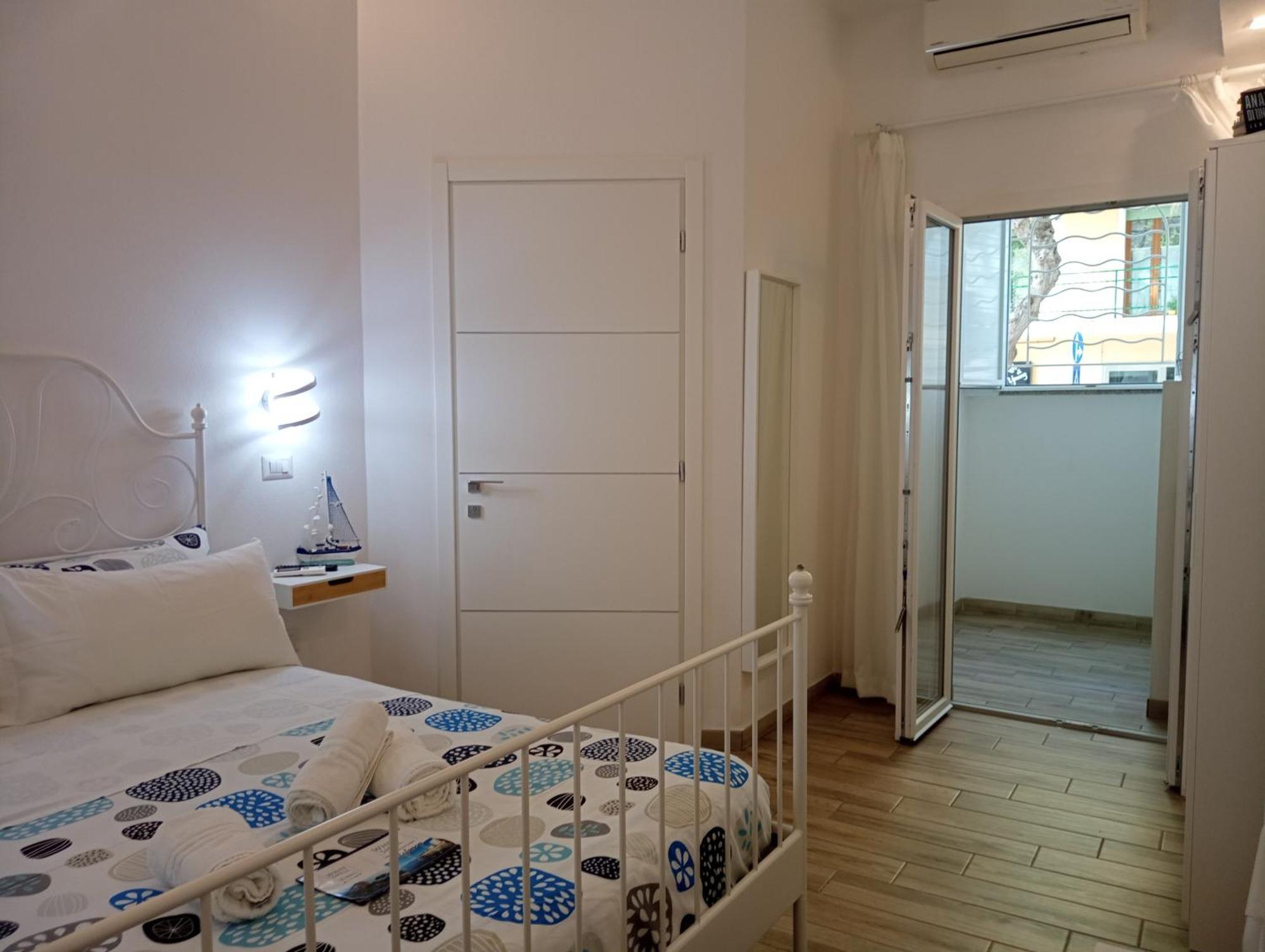 White Shell Rooms Accomodation Fast Check-In Alghero Exteriér fotografie